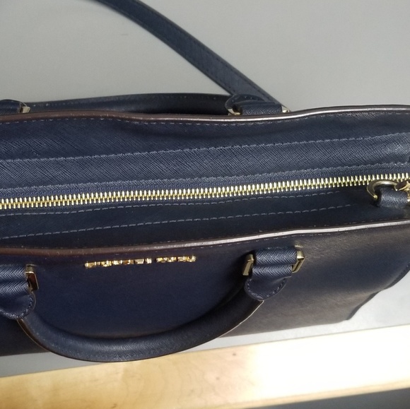 MK Purse - Picture 4 of 4